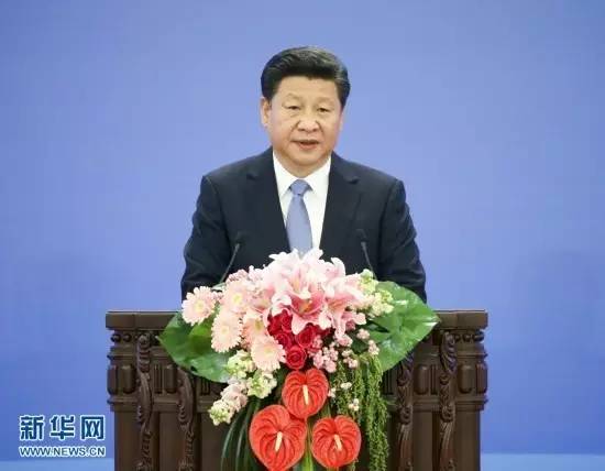 图为:2015年10月16日,2015减贫与发展高层论坛在北京人民大会堂举行。国家主席习近平出席论坛并发表题为《携手消除贫困促进共同发展》的主旨演讲。