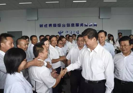 图为:2015年6月18日电 中共中央总书记、国家主席、中央军委主席习近平近日在贵州调研。