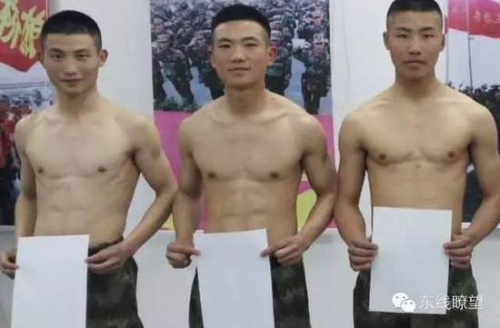 看兵哥哥怎么玩坏A4纸 这身材太好了