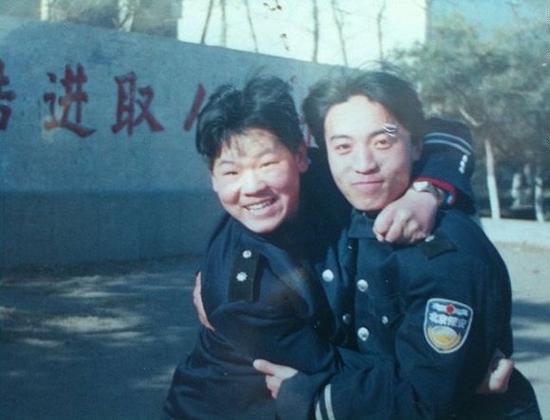 1999年，岳云鹏在北京石景山电机厂当保安