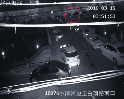两男子连砸50多辆车
