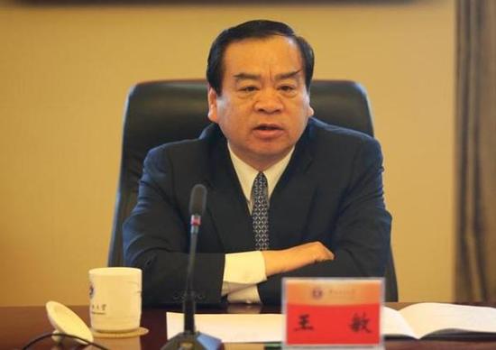 山东省委原常委、济南市委原书记王敏回忆自己第一次收受贿赂时是“诚惶诚恐”的。