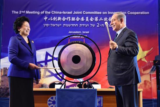 中以宣布启动自贸区谈判 签署10年签证协议|以