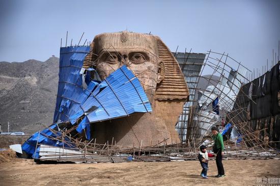 河北山寨狮身人面像被拆 内部奢华|狮身人面像