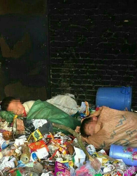 两名小学生被同学逼睡垃圾房