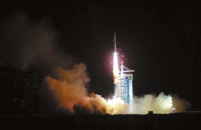 4月6日，搭载实践十号卫星的长征二号丁运载火箭升空。