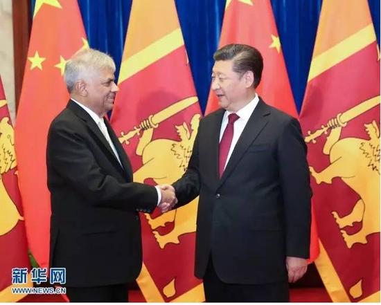 4月8日，国家主席习近平在北京人民大会堂会见斯里兰卡总理维克勒马辛哈。 新华社记者丁林摄