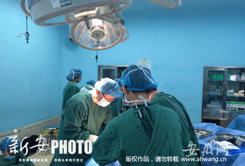 崔红军去世的当晚，医生取出了他捐献的器官。