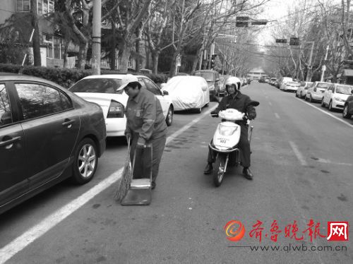 13 日，赵磊骑着电动车巡检自己的片区。本报记者 赵波 摄
