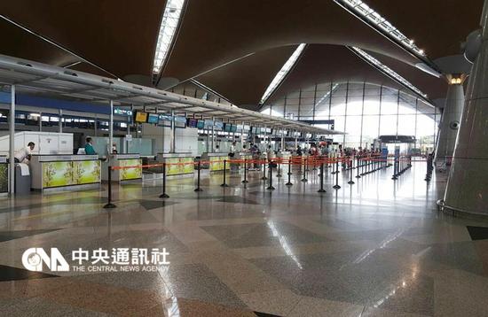 在马来西亚吉隆坡国际机场并未见到20名将被遣返的台籍嫌犯身影(图片来源：“中央社”)