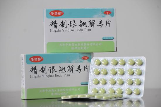 隆顺榕制药厂在大陆地区销售的银翘解毒片批准文号标示为国药准字Z12020274，且与在香港销售的涉事产品不在一条生产线生产。