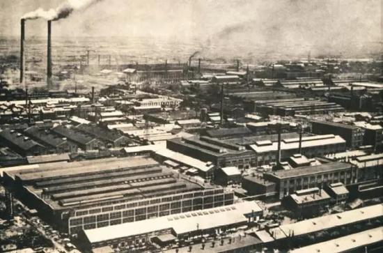 中捷友谊厂始建于1933年，一部分为日本满洲工作机械株式会社。东北解放后，更名为东北机器五厂，1953年再次更名为沈阳第二机床厂