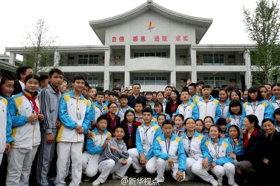 李克强24日考察四川芦山县第二初级中学