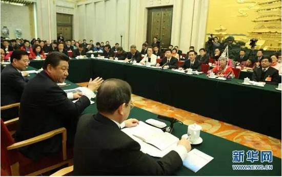 图为：2016年3月6日，中共中央总书记、国家主席、中央军委主席习近平参加十二届全国人大三次会议江西代表团的审议。