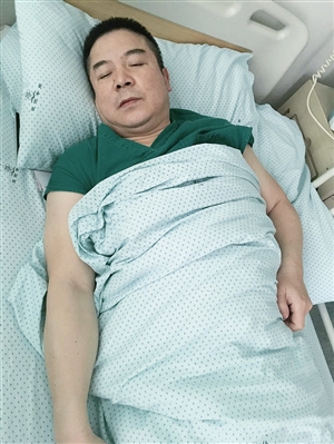 陈昌伟躺在病床上 通讯员供图