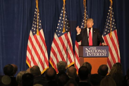 当地时间27日，特朗普在华盛顿发表他的首场外交政策演说。  唐家婕/摄