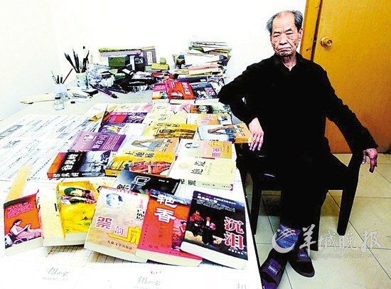 《白鹿原》盗版猖獗，陈忠实很无奈。阮班慧 摄