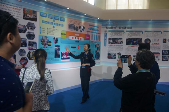 万人参观打击防范电信网络诈骗宣传体验展