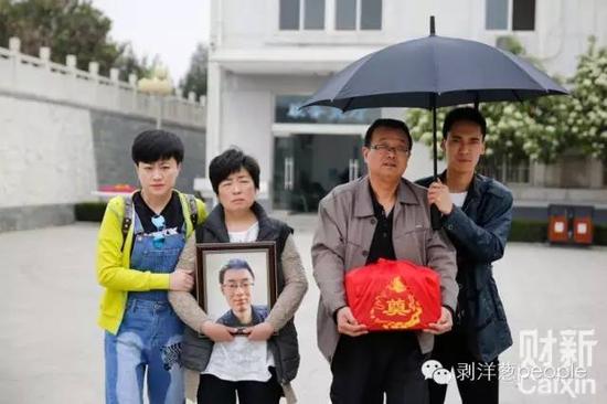 4月13日,陕西咸阳,魏则西是家中的独生子,也是父母的骄傲。