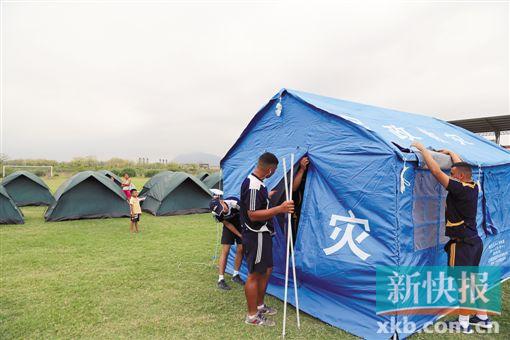 目前厄瓜多尔救援仍在进行中,中国的救灾物资已经到达灾区。新华社发