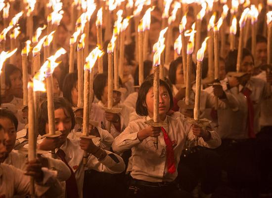 资料图片：为庆祝朝鲜劳动党成立70周年举行的火炬游行