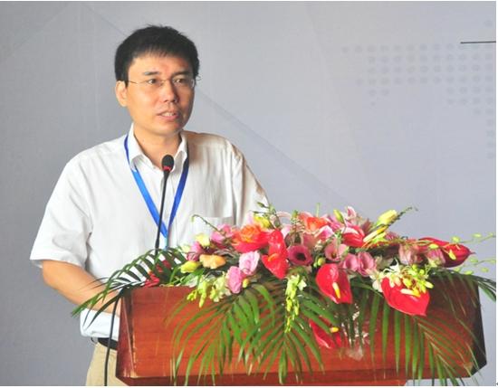 新浪网副总编辑、新浪智库负责人孟波在发言。