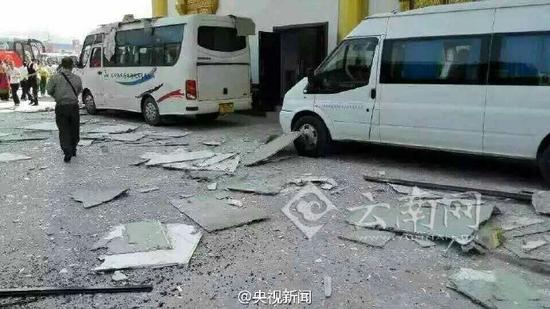 爆炸现场一片狼藉
