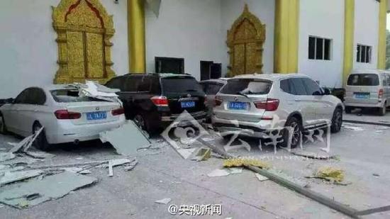 爆炸现场玻璃被震碎