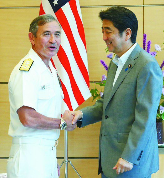 美国太平洋司令部司令哈里·哈里斯海军上将会见日本首相安倍晋三