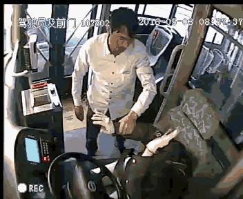 85后女司机被男乘客暴打