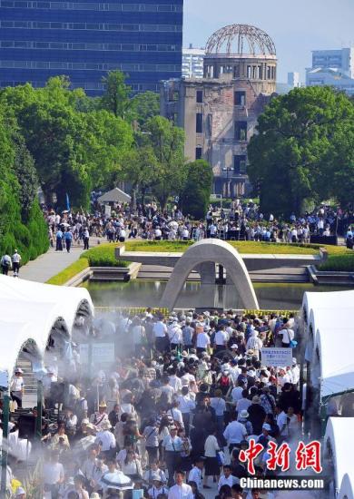 现在，爆炸中心坐落着广岛和平纪念公园，悼念那些受害者和死难者。
