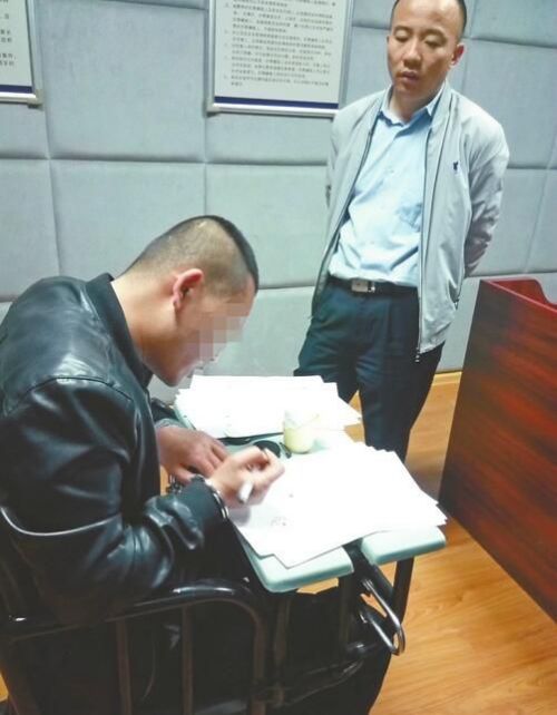 因涉嫌抢劫罪，男同性恋者被铁路警方刑拘。警方供图