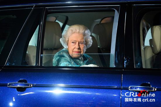 当地时间2016年5月15日，英国温莎，英国伊莉莎白女王90岁生日庆祝活动举行，部分娱乐界大牌明星和近1000头马匹将担纲演出。图片来源:视觉中国