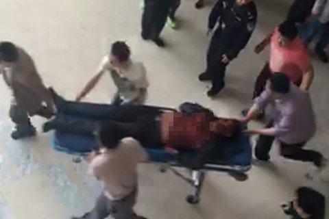 伤者被送往医院。图片来源网络