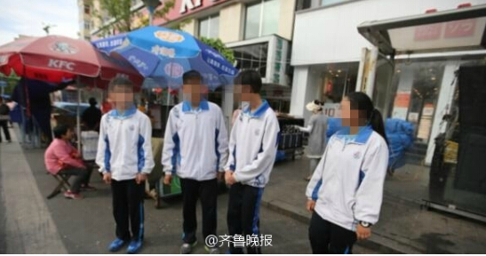 四名初中生。