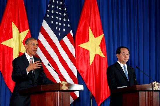 奥巴马和越南国家主席陈大光举行联合记者会