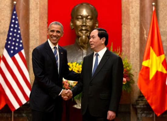 奥巴马与越南新任国家主席陈大光会晤。