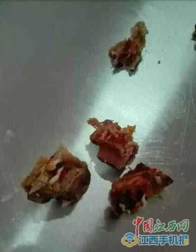 江西工业工程职院食堂长蛆了的鸭肉