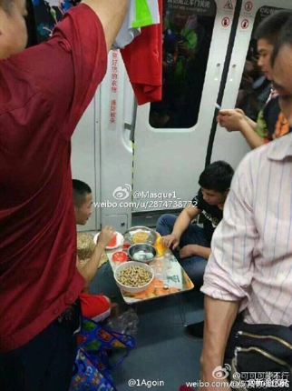 有网友调侃这是吉普赛人么?