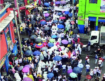 当地时间5月18日，哥伦比亚商贩在首都波哥大市中心的市场举行针对华人商家的抗议活动