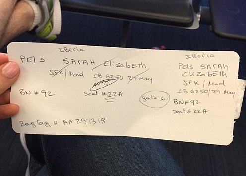 纽约JFK机场手写登机牌给旅客