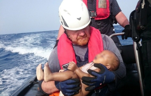 婴儿溺毙地中海