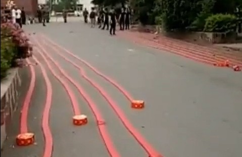 监狱外现场