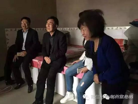 辉煌地产老总焦晓锋,彬县电视台原国家一级播音员史爱群等人看到房子后放声大哭。