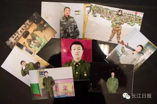 申亮亮当兵时的照片，英姿飒爽。 长江日报记者胡九思摄