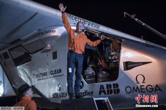 当地时间5月12日，美国亚利桑那州凤凰城，世界最大太阳能飞机“阳光动力2号”从凤凰城起飞，前往俄克拉荷马州，整个飞行预计持续17小时50分钟。