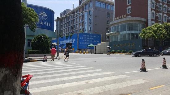 西安翻译学院大门