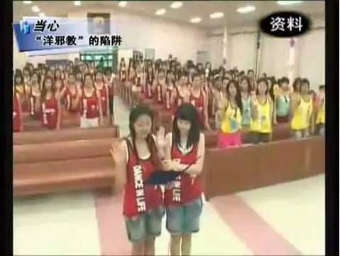 大量年轻女大学生加入其中