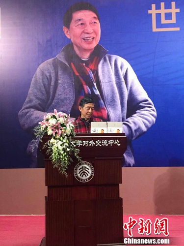 吴建民在演讲 吴建民在演讲