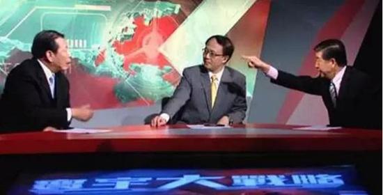 ▲吴建民与罗援辩论 视频截图 ▲吴建民与罗援辩论 视频截图